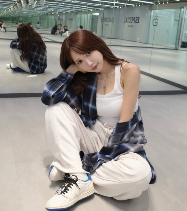 Yua Mikami’s New Bikini Pics Rack Up Tens of Thousands of Likes 1 Yua Mikami in white bikini posing confidently