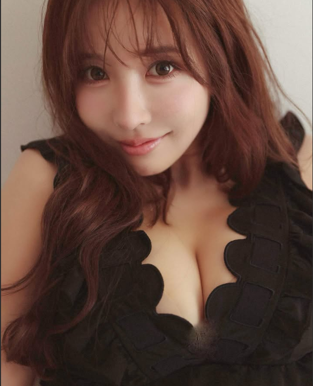 Yua Mikami’s New Bikini Pics Rack Up Tens of Thousands of Likes 5 Yua Mikami confident and stylish in new photos