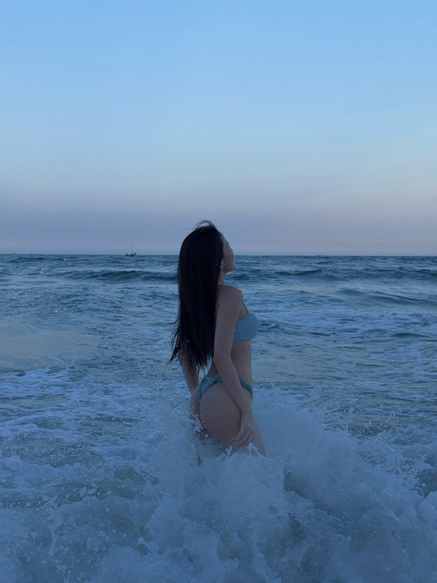 Thiều Bảo Trâm Kicks Off Bikini Season with Stunning Beach Looks 3 Thiều Bảo Trâm bikini look