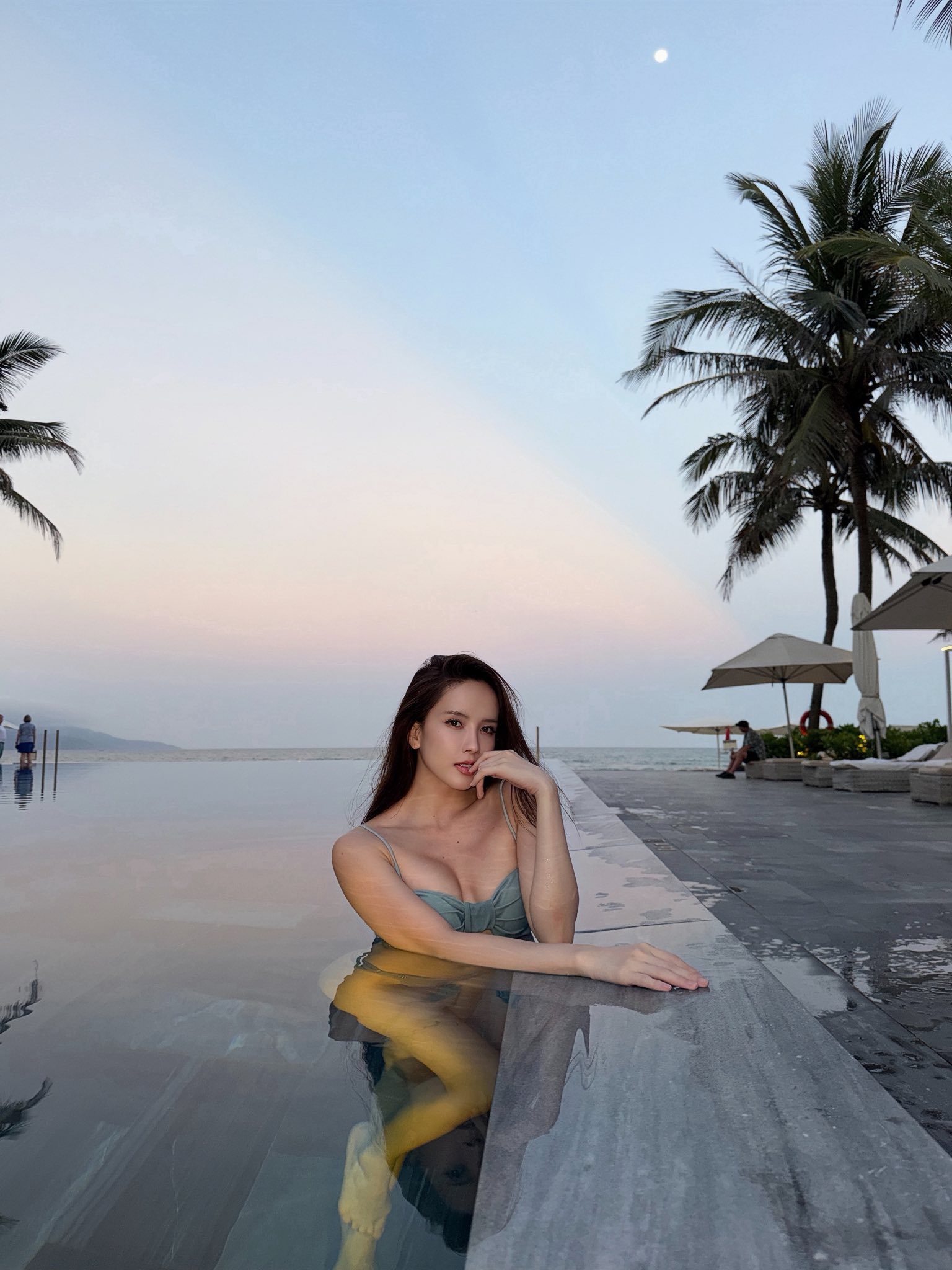 Thiều Bảo Trâm Kicks Off Bikini Season with Stunning Beach Looks 8 Thiều Bảo Trâm beach look