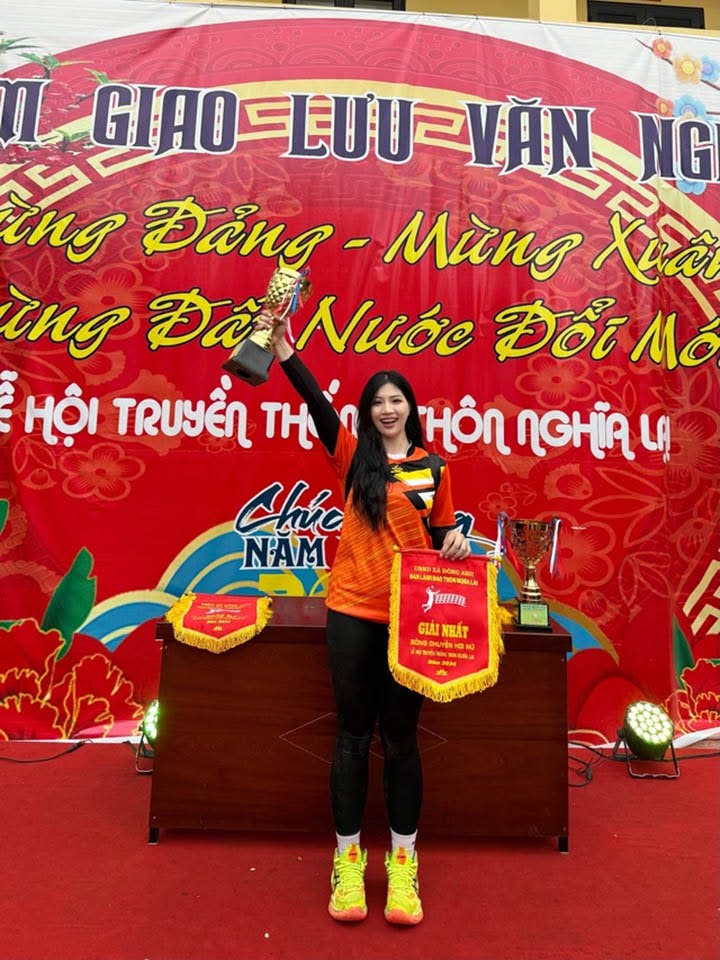 Anh Tho Shakes Up Bac Ninh Wrestling Scene with Stunning Wins 4 Anh Tho playing volleyball