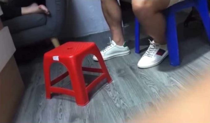 Husband confidently explains his plan (Screenshot from video)