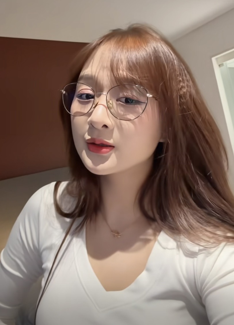 Gấm Kami's struggle to redefine herself