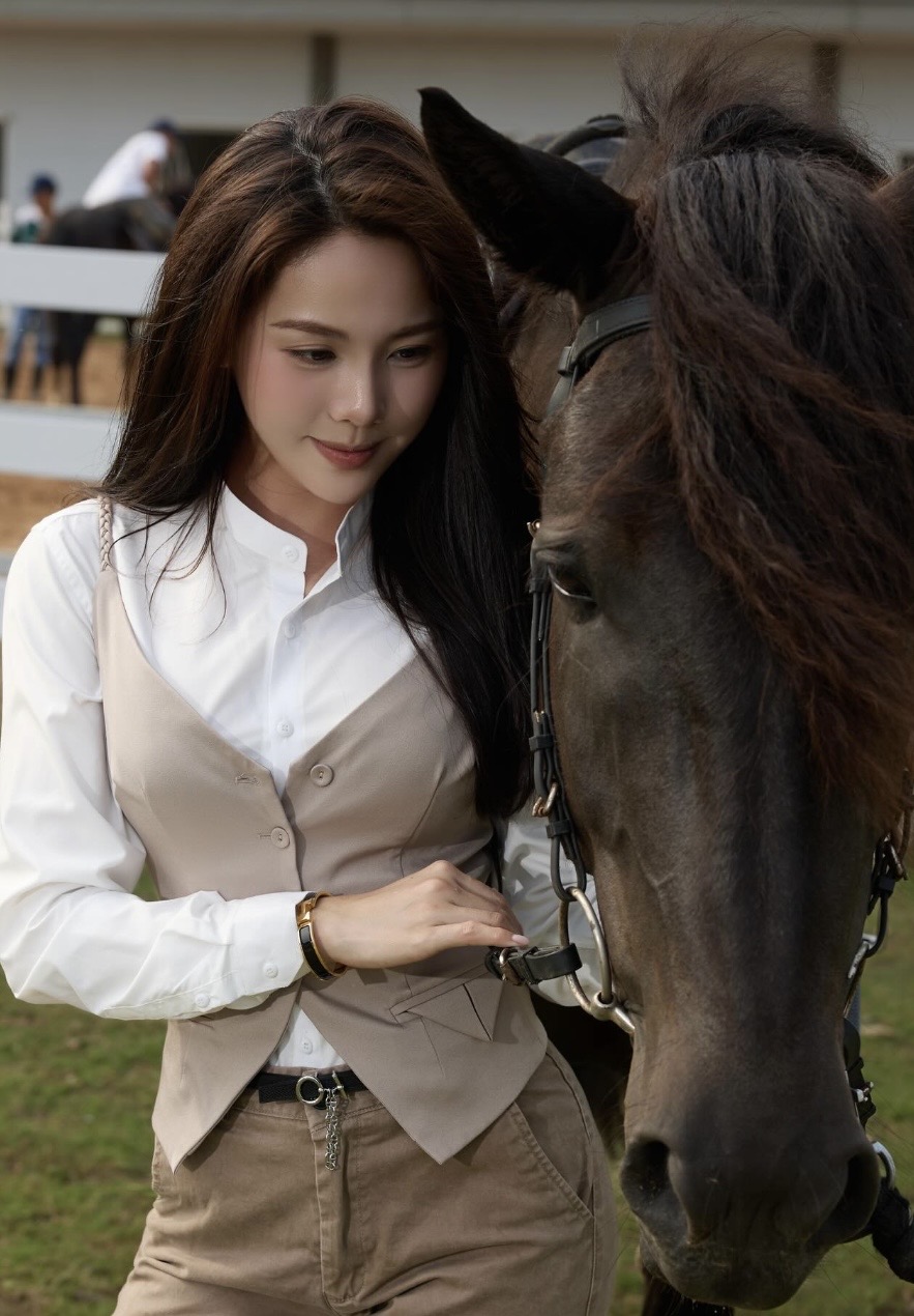 Hot Pickleball Star Stuns in Stunning Equestrian Photoshoot 9 img6231 094803 1775114952256 177511495263036460140