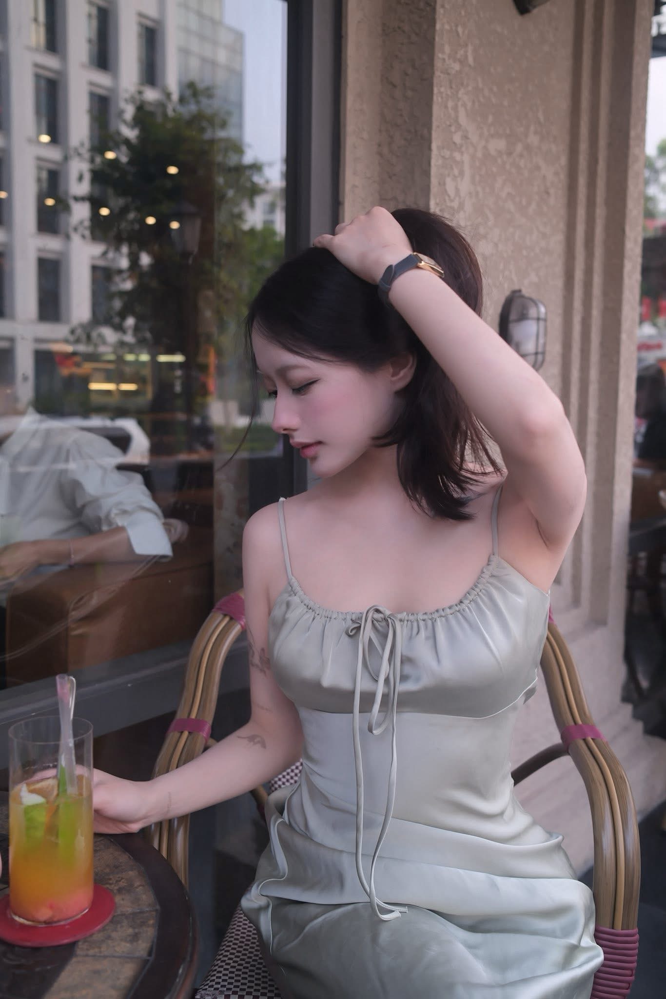 Viviha casual look at cafe