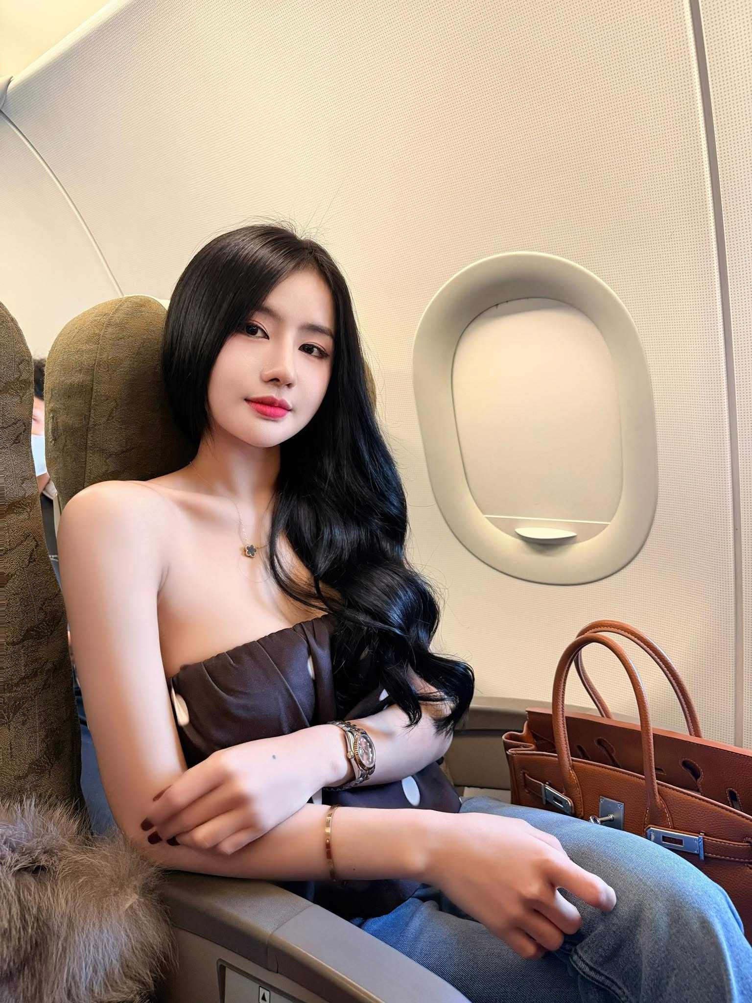 Nhung Lora casual and confident