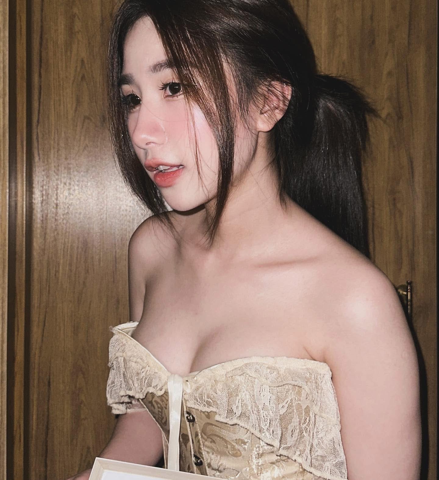 Tiểu Hý close-up smile
