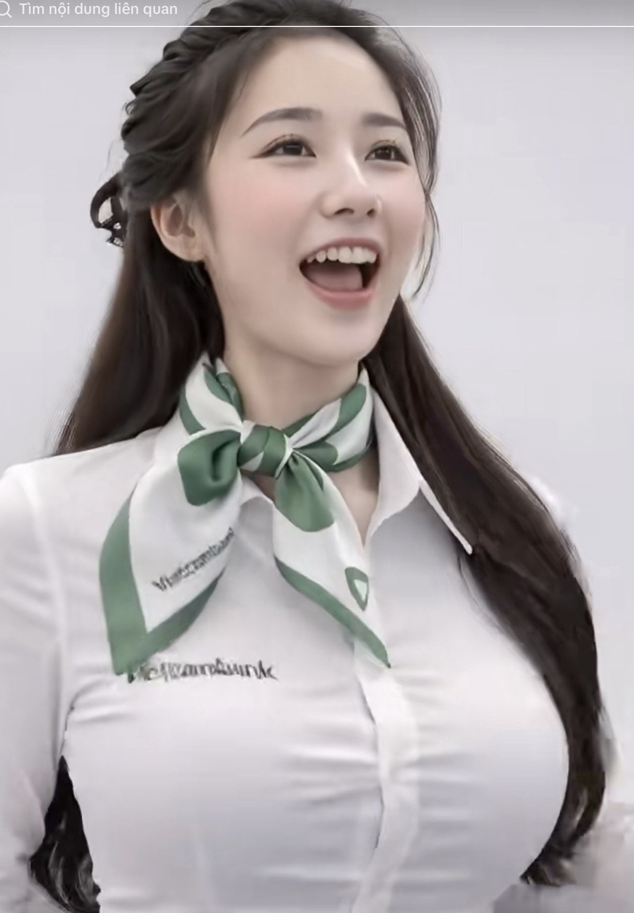 Fake Tiểu Hý posing as bank employee
