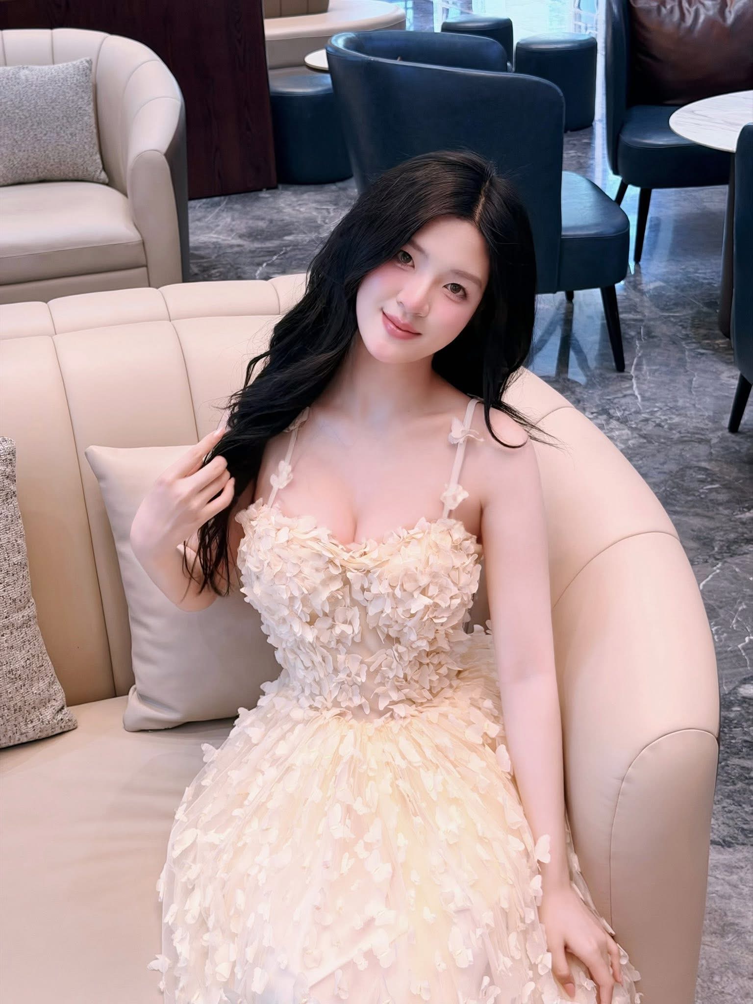 Vu Mai Thao in a stylish outfit