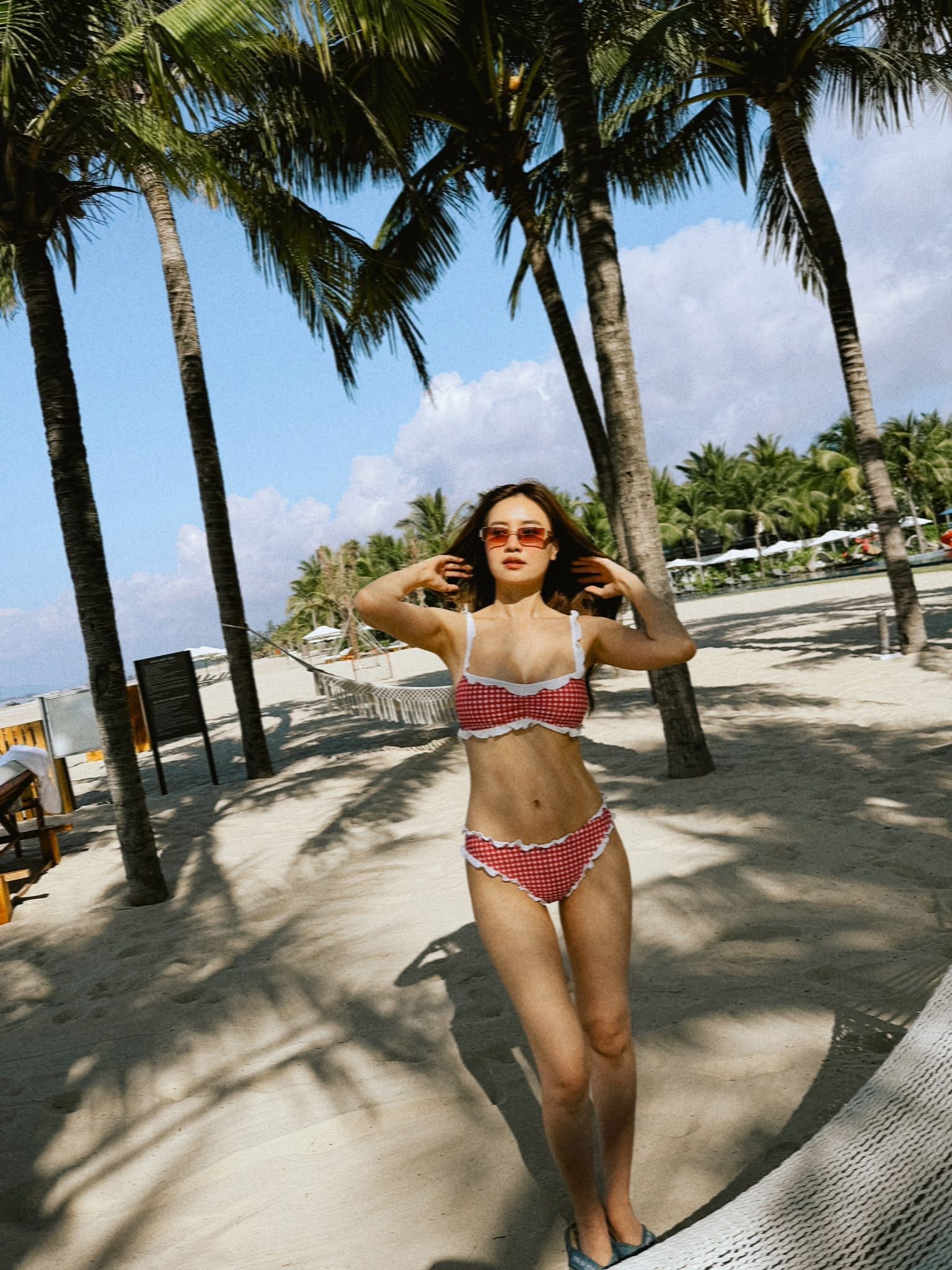 Lan Ngọc showing off toned figure