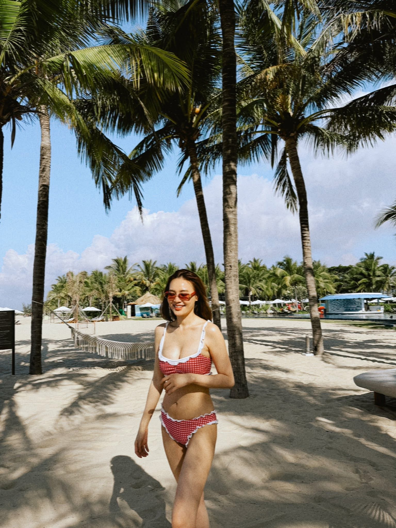 Lan Ngọc confident in minimalist bikini