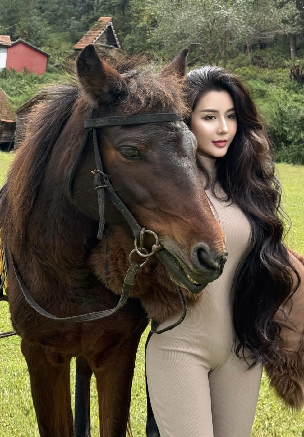 Horse Rider Star Stuns Fans with Stunning Bikini Transformation 2 Vo Ngoc Tran equestrian style