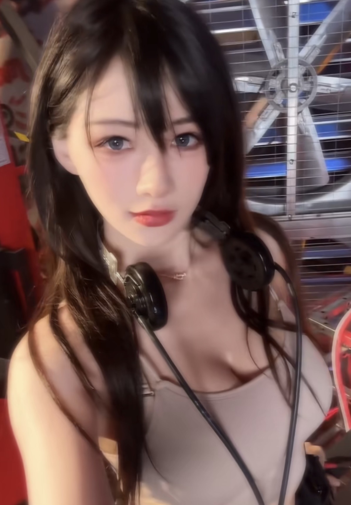 Cosplayer boxing match highlight