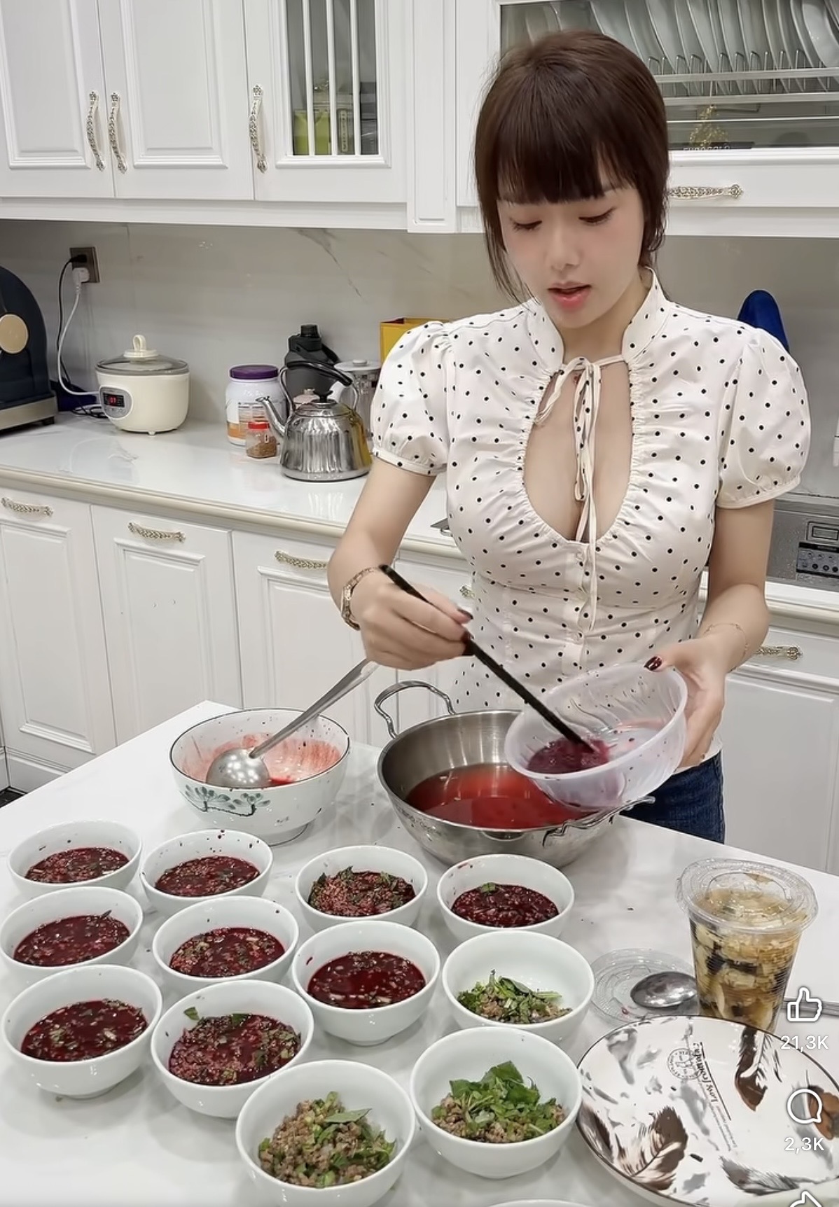 Teacher Huong Wows Fans with Impressive Cooking Skills 1 Teacher Huong preparing Tiết canh