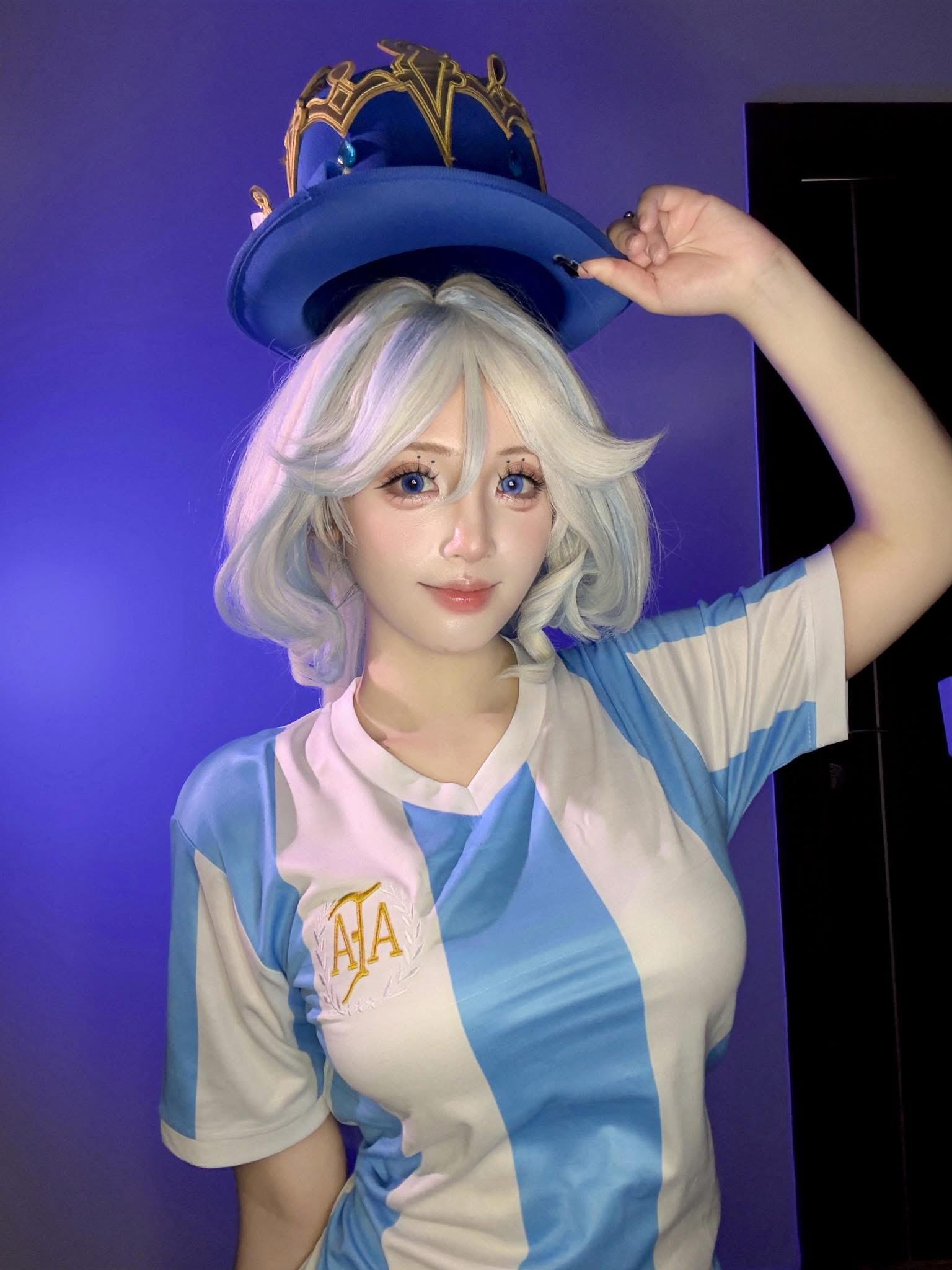 Cosplayer full look