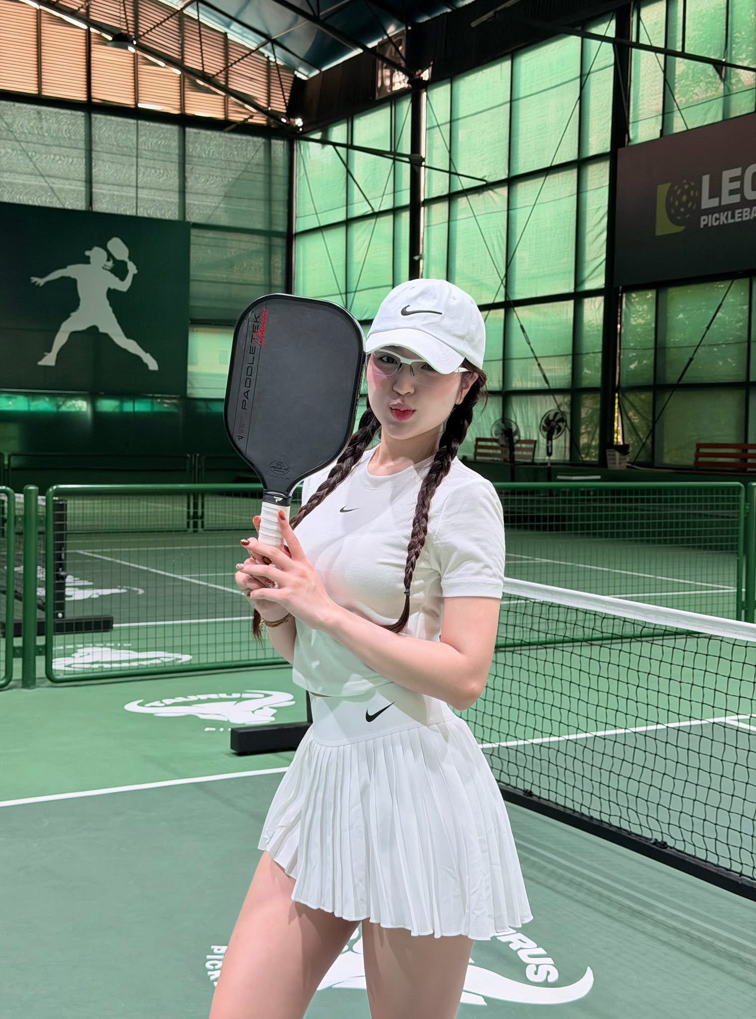 Lê Phương Anh showing off slim figure