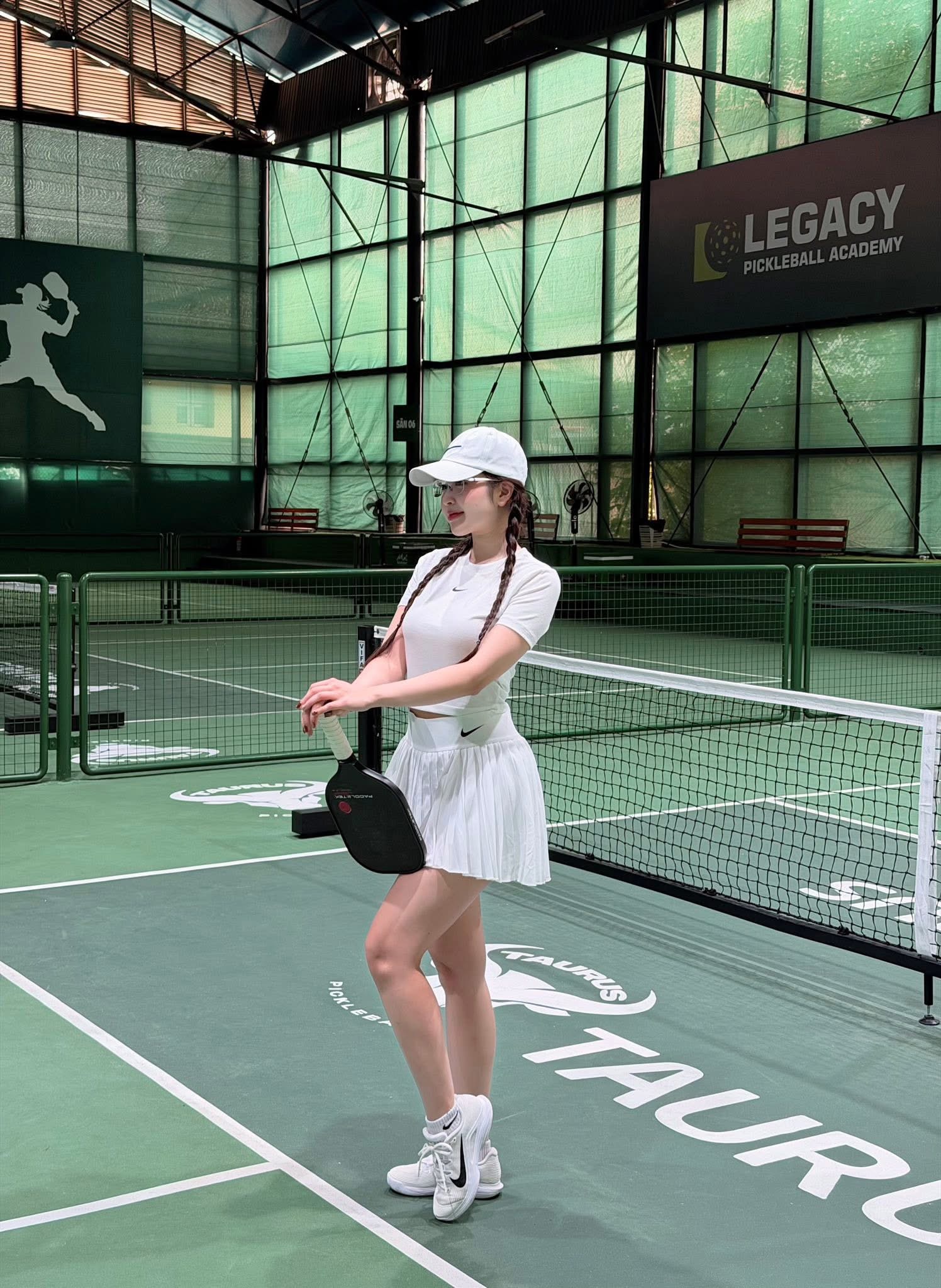 Close up of Lê Phương Anh's youthful face