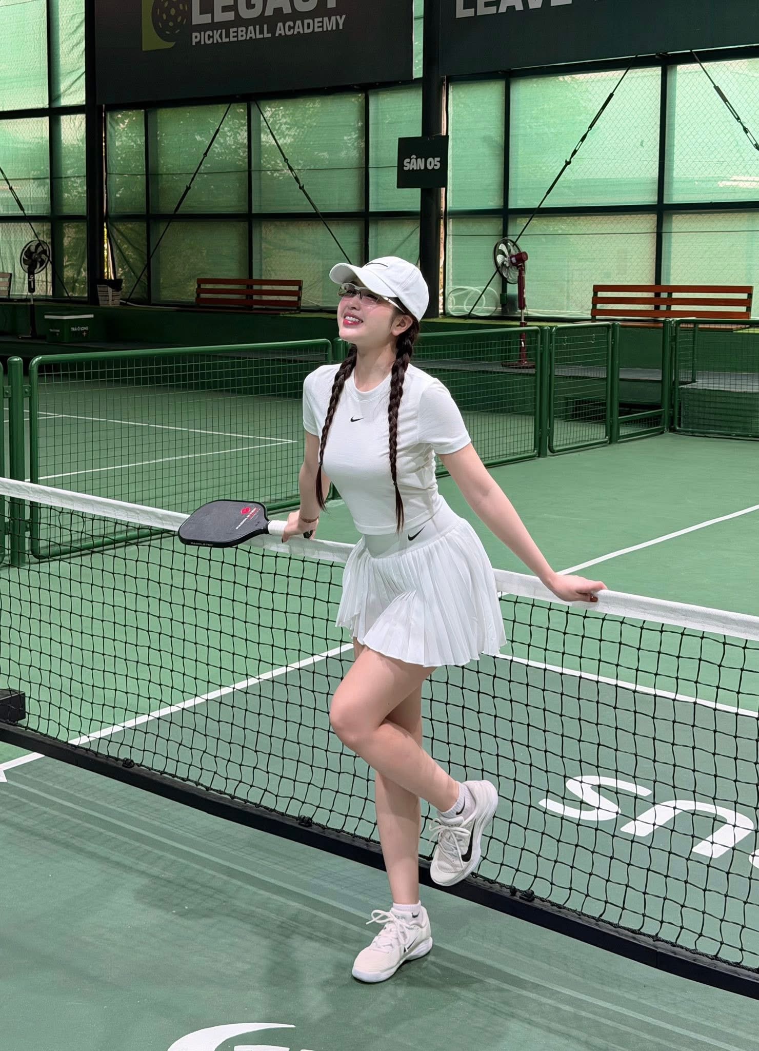 Lê Phương Anh at the gym
