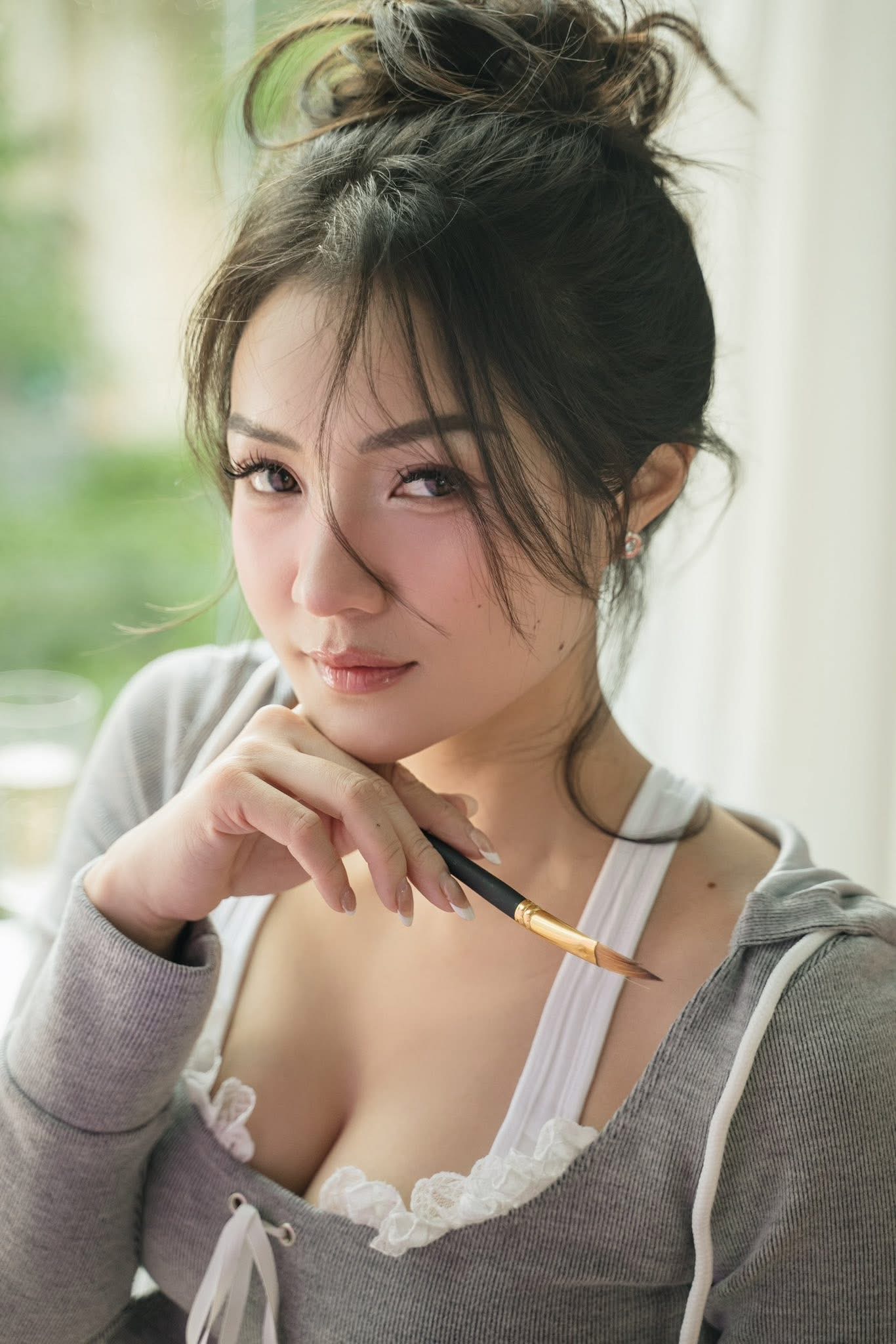 Thuy Top’s Stunning Glow-Up After Leaving Showbiz 5 Thuy Top smiling confidently