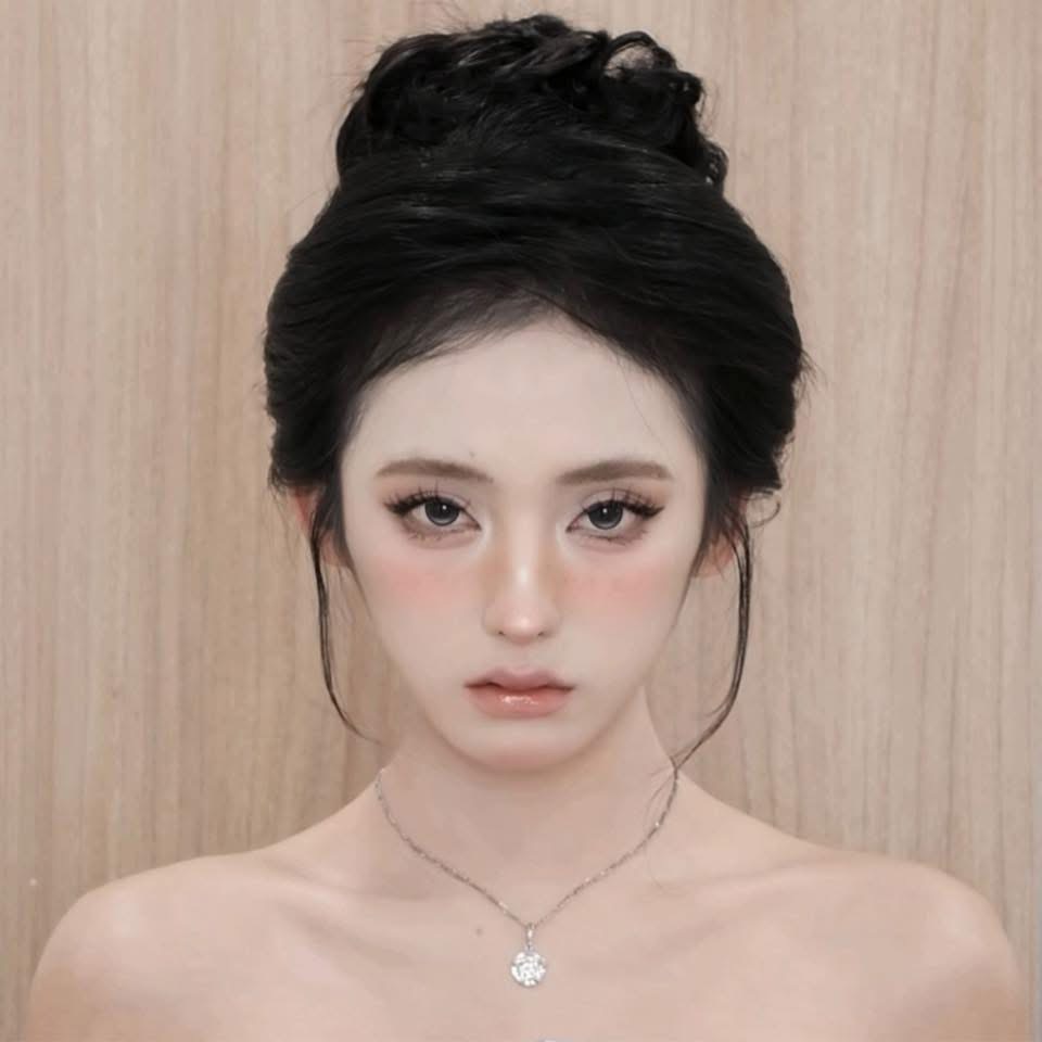 Nguyen Thu sharing fashion tips