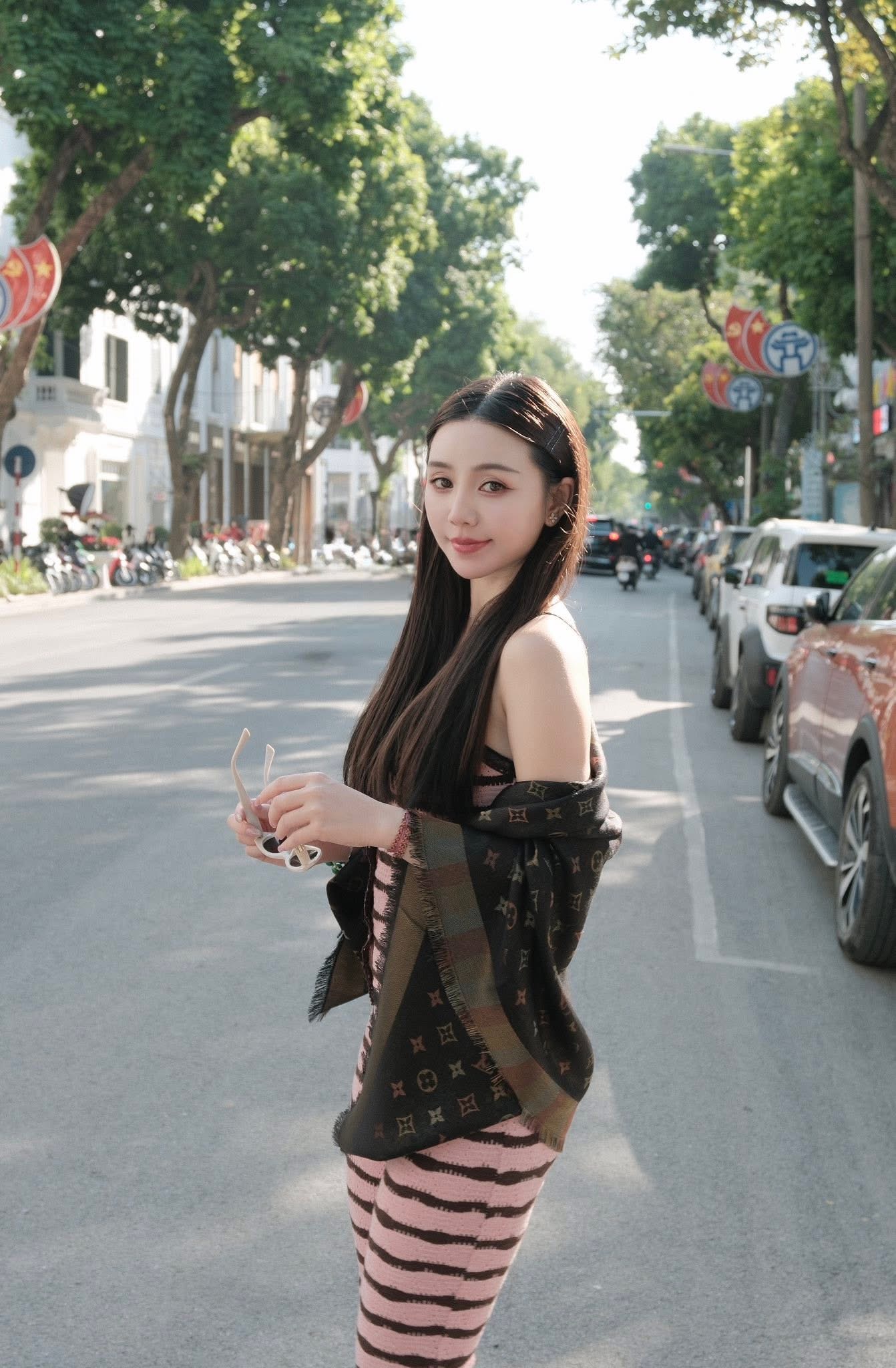 Quỳnh Kool's stylish look