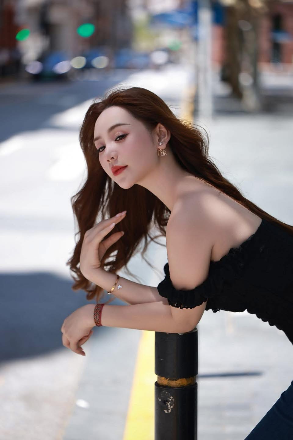 Quỳnh Kool's radiant expression