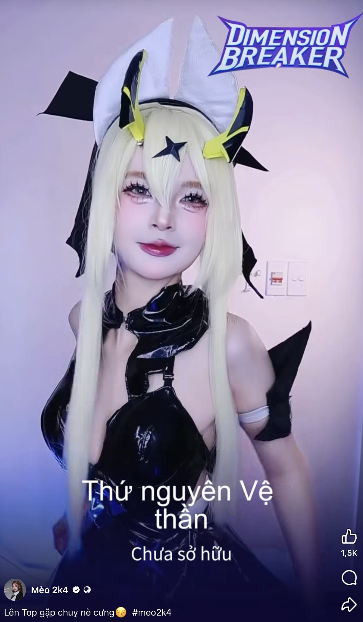 Mèo 2k4 cosplay side profile