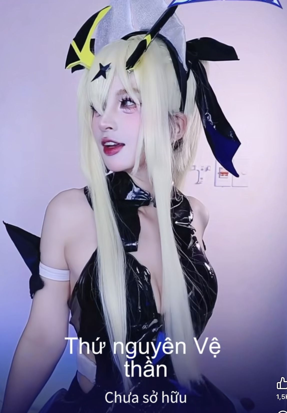 Mèo 2k4 as Thứ Nguyên Vệ Thần cosplay