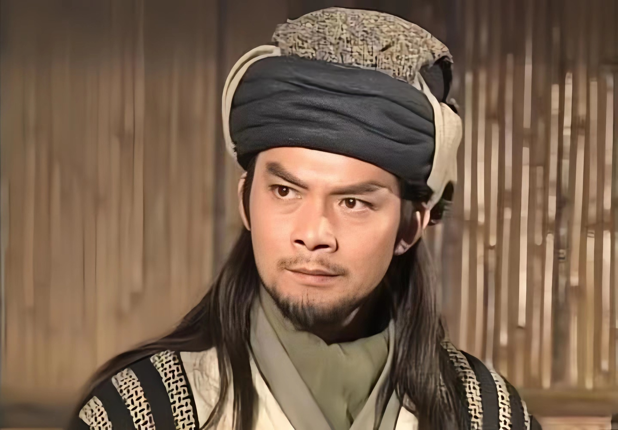 Why Guo Jing Fights Hundreds Easily While Xiao Feng Struggles 2 Xiao Feng unleashing powerful strikes