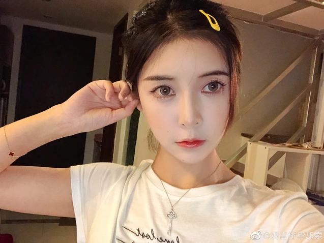 Streamer Sparks Drama After Finding Cockroach in Restaurant Meal 1 Guanyinqiao Picasso streaming live