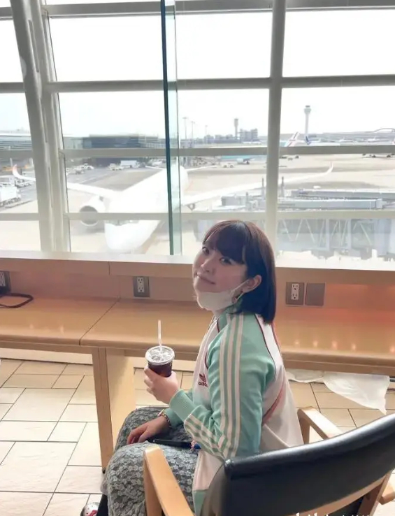 Everyday Moments of Japan’s Top Hot Girls Show a Different Side 5 photo 1776243546620 17762435469371007677139
