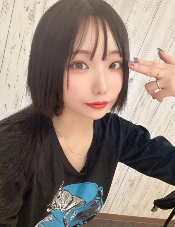 Everyday Moments of Japan’s Top Hot Girls Show a Different Side 11 screenshot13 143400 1776243555844 17762435560212081584772
