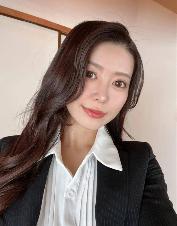 Everyday Moments of Japan’s Top Hot Girls Show a Different Side 15 screenshot17 143524 1776243560349 17762435605521408609601