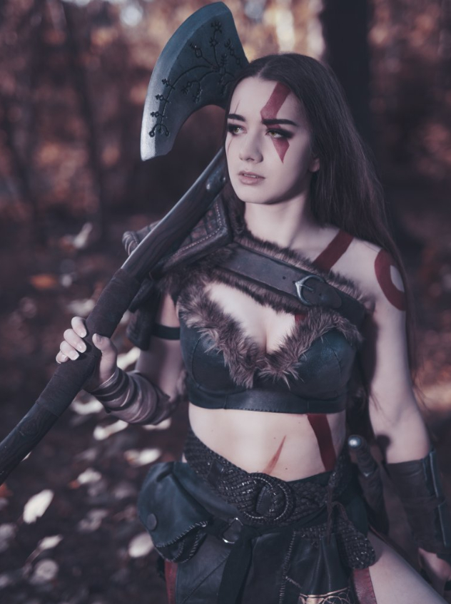 MissMikkaa cosplay behind the scenes