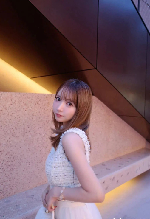 Everyday Moments of Japan’s Top Hot Girls Show a Different Side 2 screenshot4 143023 1776243517340 17762435177031064465111