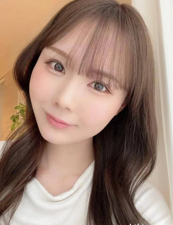 Everyday Moments of Japan’s Top Hot Girls Show a Different Side 4 screenshot6 143111 1776243519344 1776243519757434303519