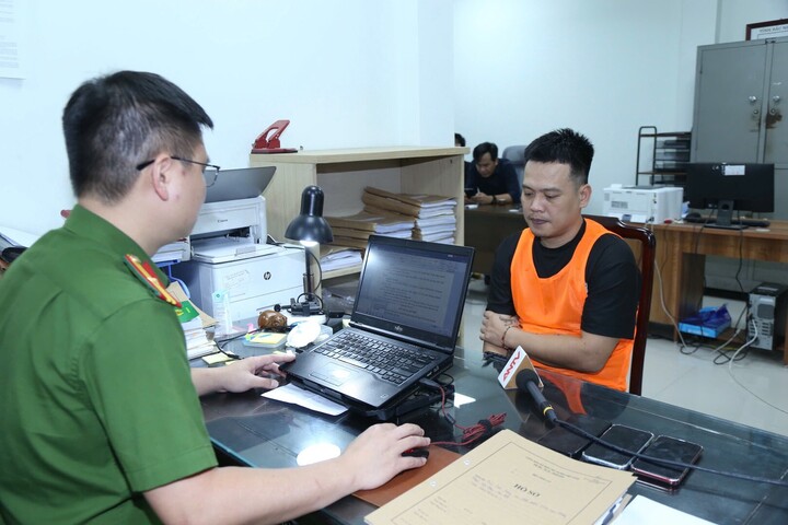 Bac Ninh Police Investigation Agency working with suspects in the case.