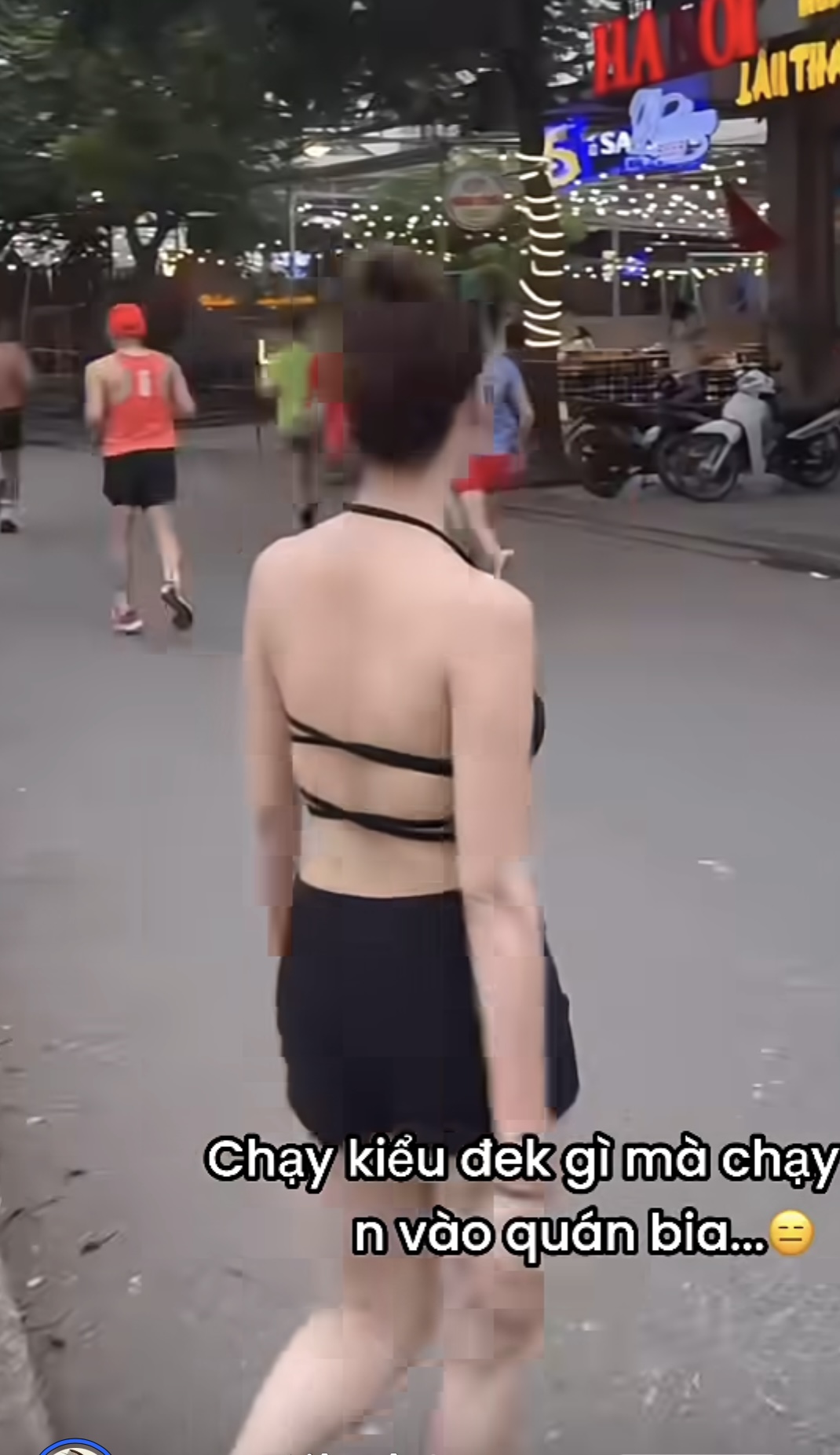 Critics reacting to revealing running outfit