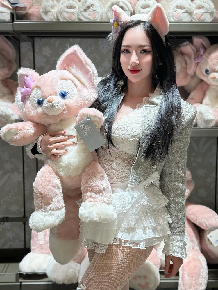 Loan Barbie posing with teddy bears