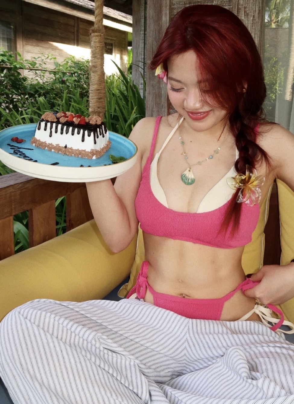 Bảo Hân Helia Stuns Fans with Sizzling Birthday Photos 4 Bảo Hân Helia confident pose