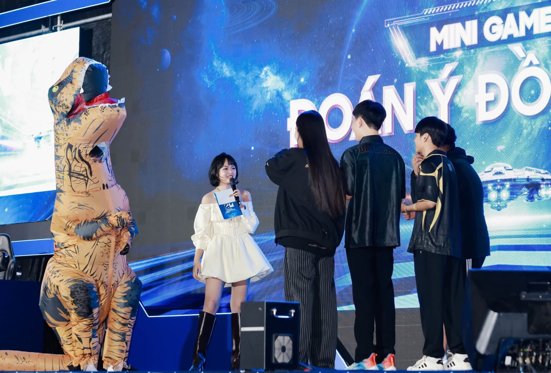 Vietnam GameVerse 2026 MCs Steal the Show with Stunning Looks 5 MC Minh Nghi