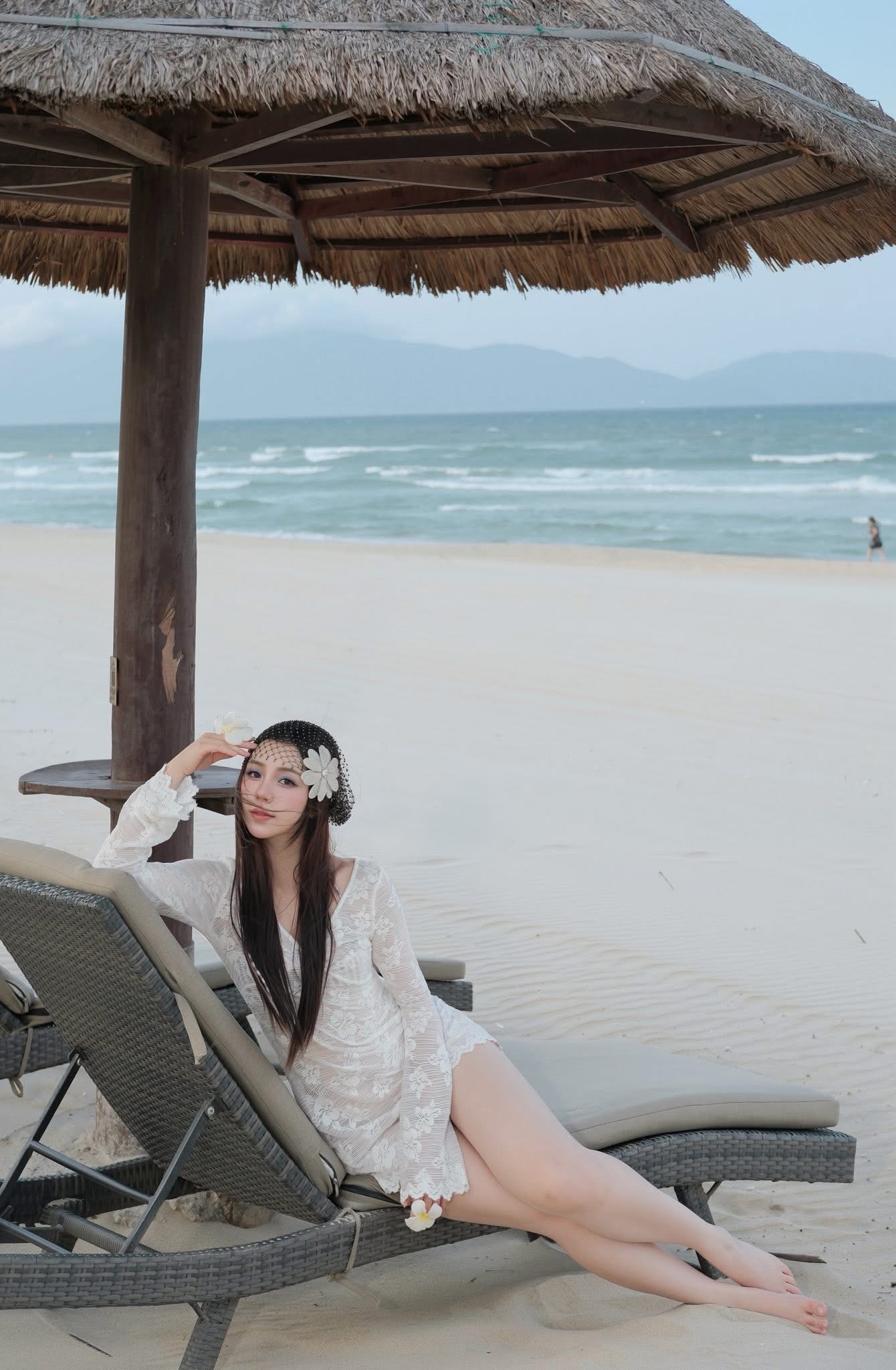 Quỳnh Kool’s captivating expressions in the ocean photoshoot