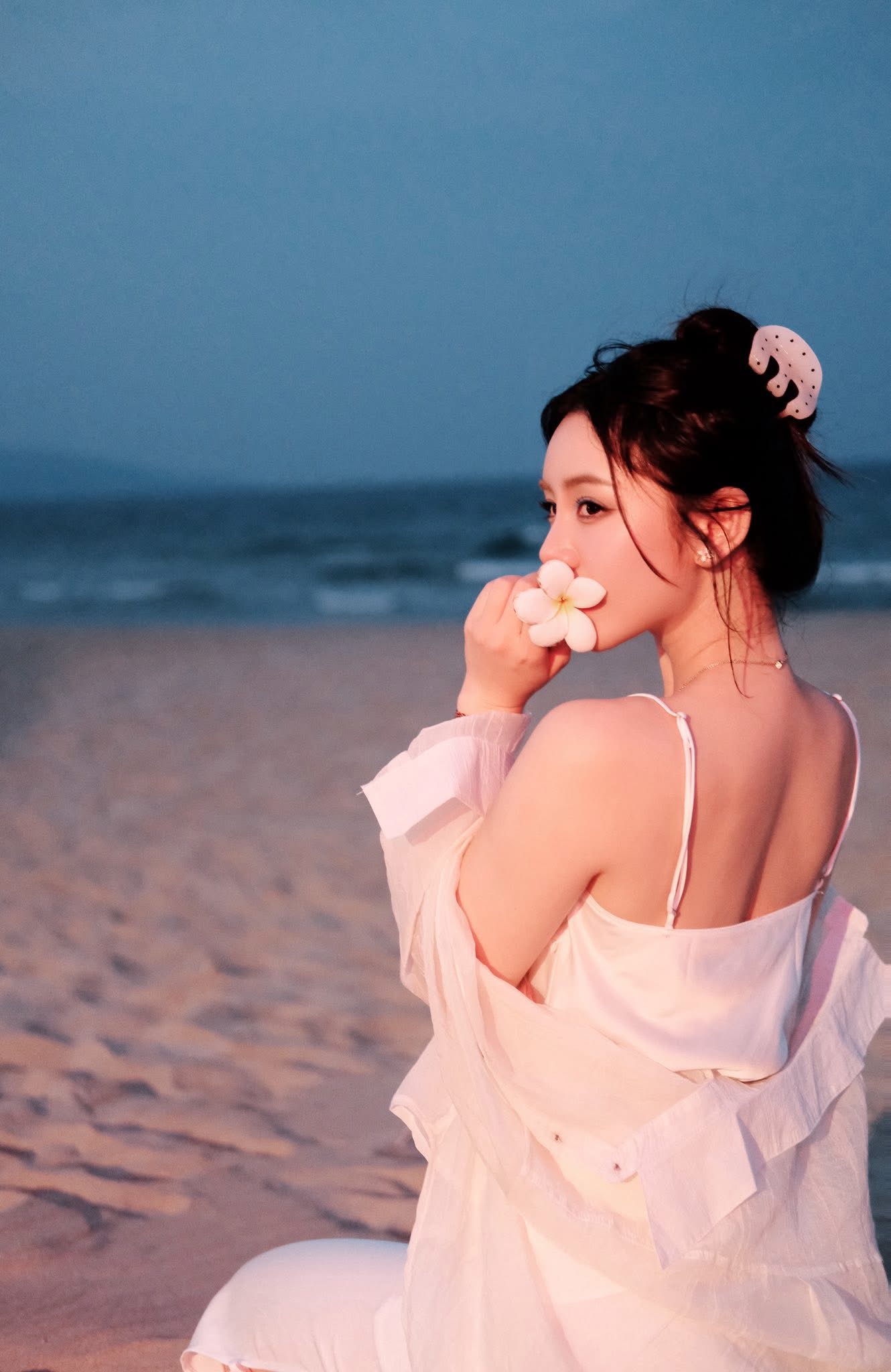Quỳnh Kool’s elegant beach photoshoot