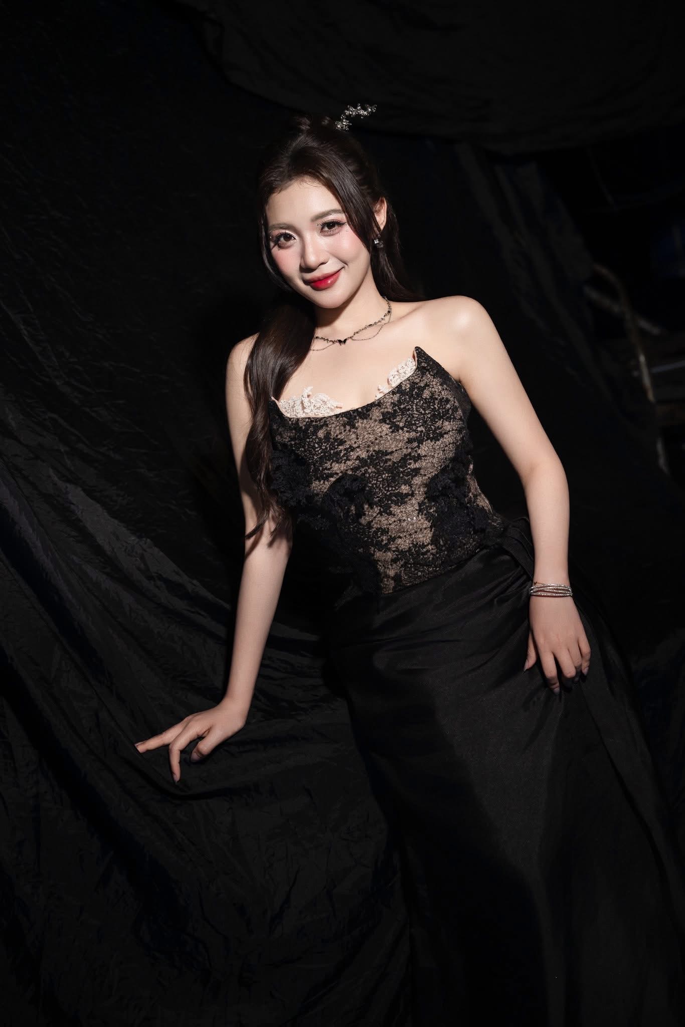 MC Phương Thảo Shines Despite 39-Degree Fever at Esports Final 8 Phương Thảo waving goodbye