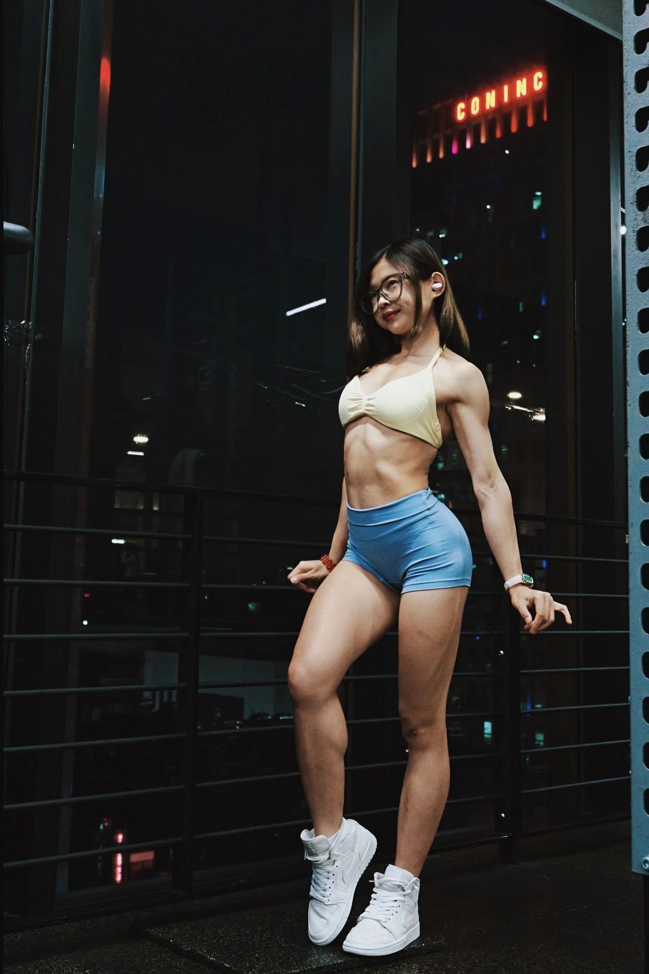 Thao Linh confidently posing in gym wear