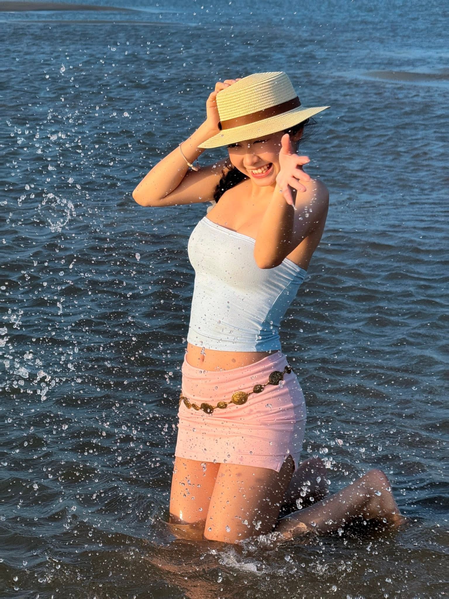 Hà Phi Yến’s Smile Steals the Spotlight Without a Bikini 6 Hà Phi Yến’s friendly smile