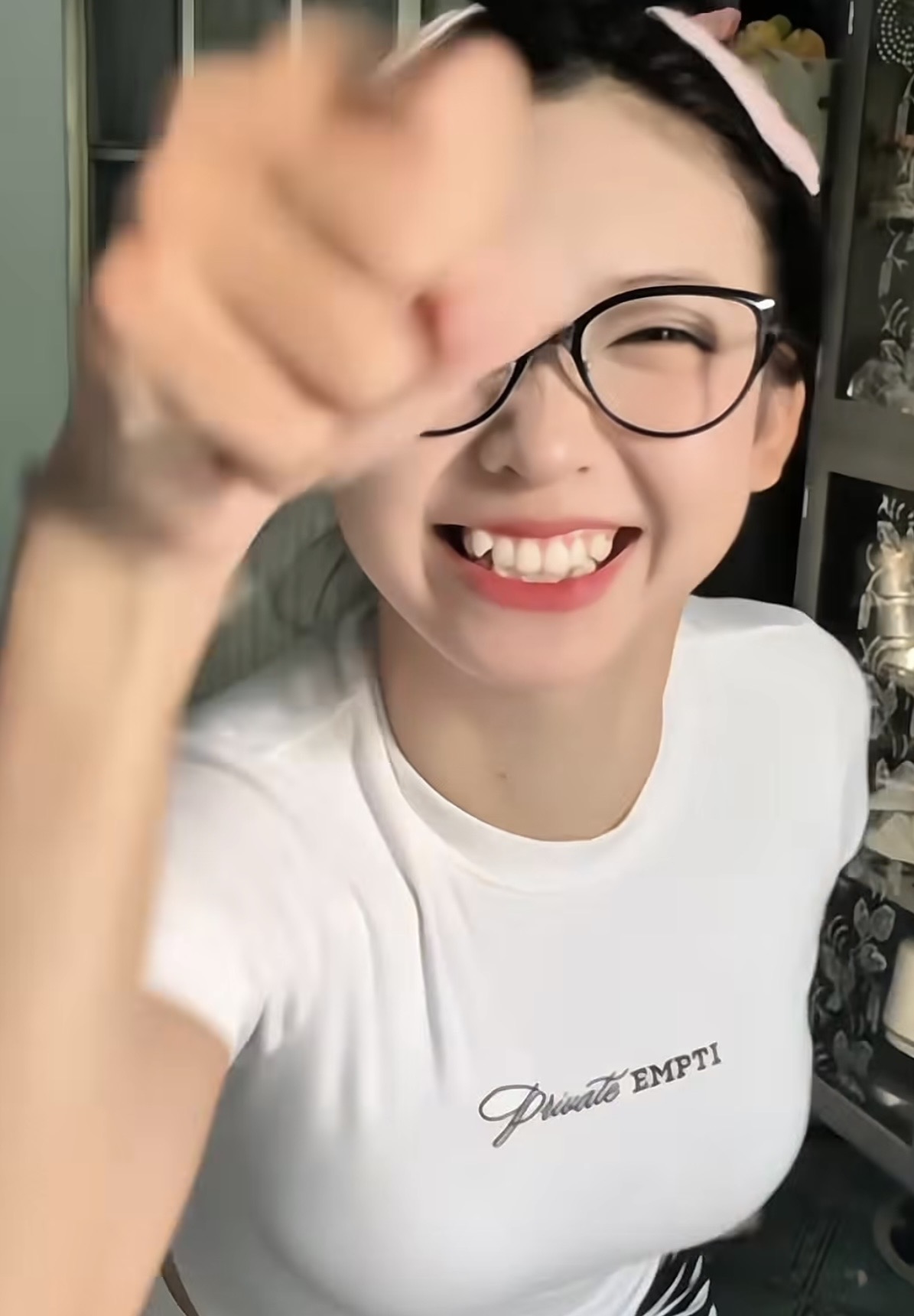 Hà Phi Yến’s Smile Steals the Spotlight Without a Bikini 1 Hà Phi Yến smiling naturally