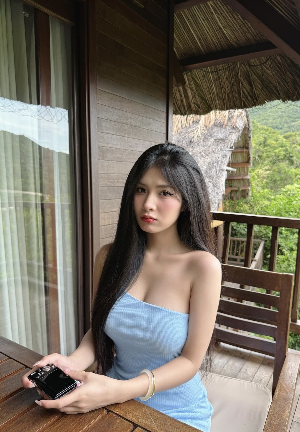 Quỳnh Alee in summer bikini photoshoot