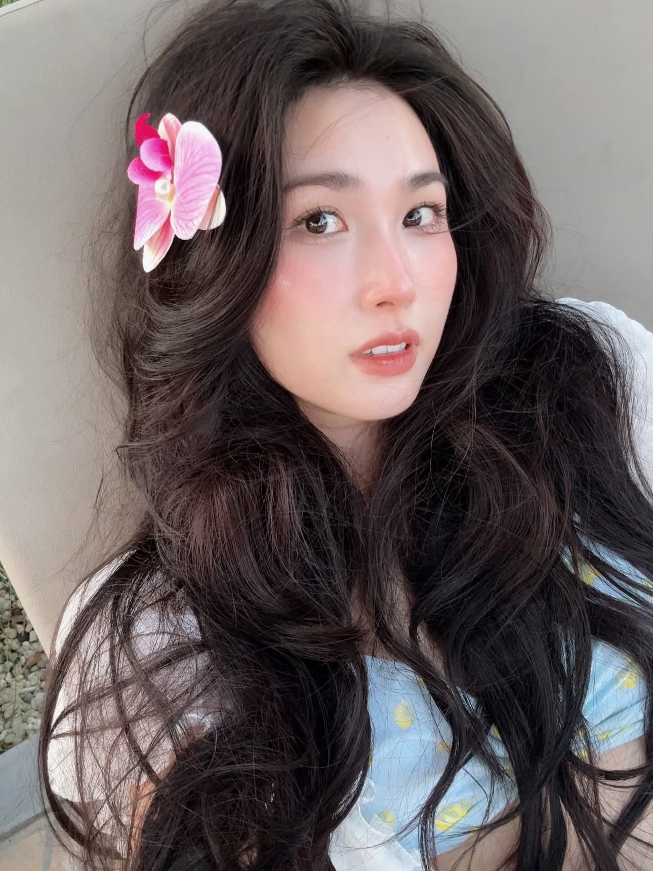 Thanh Mèo serene garden photoshoot