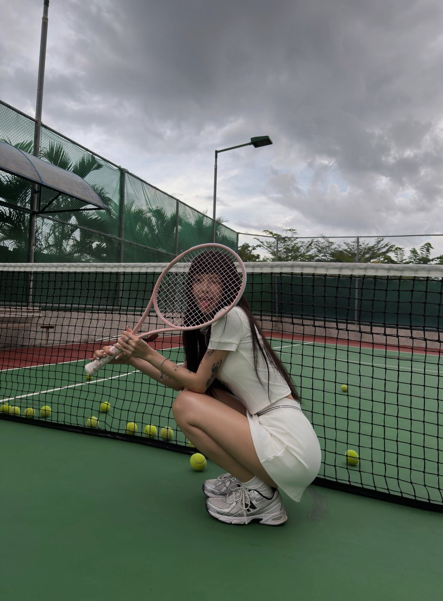 TikTok Star Ciin Stuns in Sleek Tennis Outfit 8 Ciin natural makeup tennis shoot